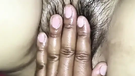 Divya bana elle muamele çekti