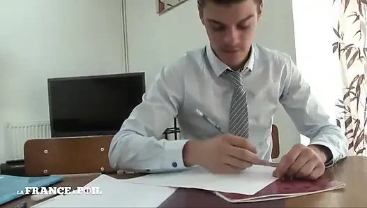 Mavi elbiseli büyük esmer öğrenci sınıf arkadaşı tarafından sikiliyor