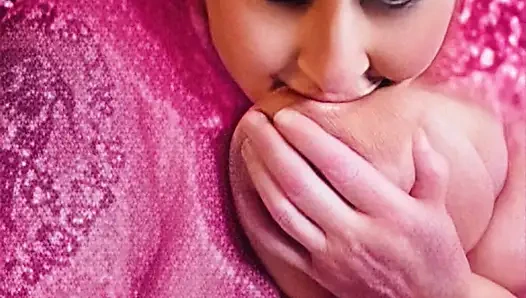 Akşam saati striptizci bir cick gripper'i sikiyor