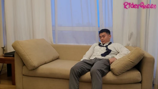 Öğrenci üvey annesini için tek başına geliyor - hızlı, kocam eve gelmeden önce!