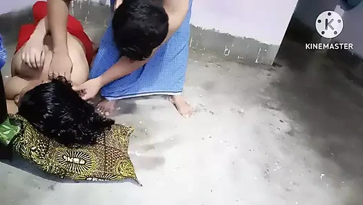 Büyük göğüsler, büyük göt, büyük amcık. Romantik teyze Hintli tarzı sert seks yapıyor