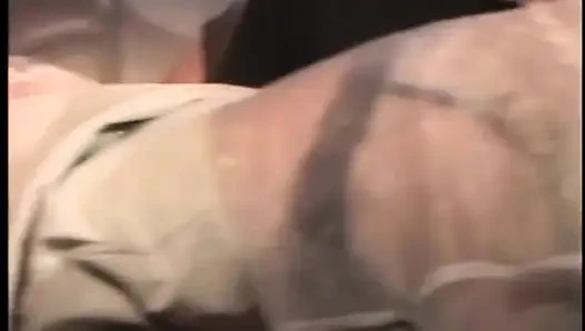 Büyük yarak ve lezbiyen dildo götten çifte sikişiyor üçlü grup seks (tam orijinal film.)