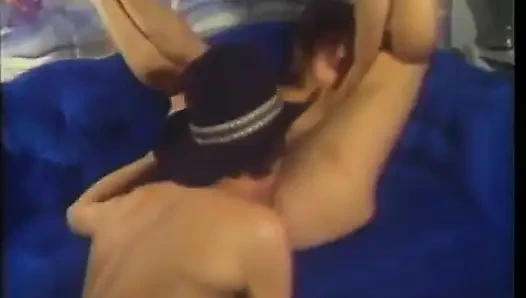 Yuvarlak götlü şehvetli hatun derin anal sikişiyor