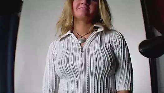 POV'da bir horoz emme Almanya'dan güzel bir sarışın bebek