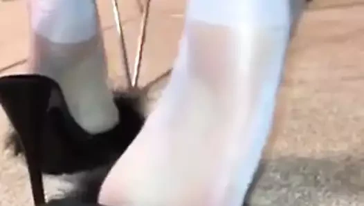 Parlak sağdan çorap ve yüksek katır