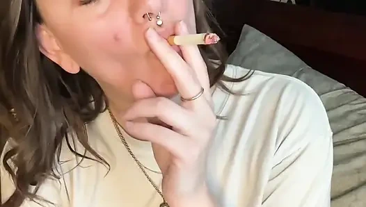 Sanal sigara içme seks, bakış açısına binme ve chery ağaçlarıyla salya akıtma