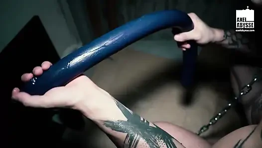 Bağlı Yoshi Kawasaki götünde dildo kullanarak ustaya itaat ediyor