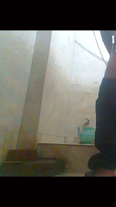 Pakistanlı Büyük Yaraklı Elle Mastürbasyon Banyoda | Bölüm 2