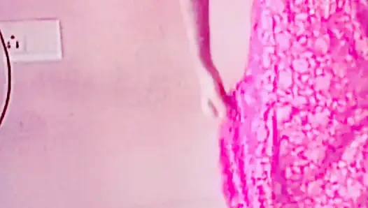 Büyük memeli evli eski kız arkadaşım elbisesini değiştiriyor videosunu gönderdi