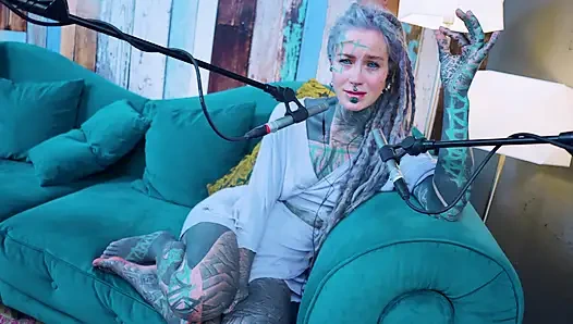 G - grattitude- asmr podcast sfw konuşuyor gotik sıska kız dreadlocks dövmeli model dövmeli kız