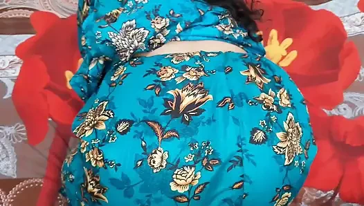 Hintli kadın onu pizza yeme bahanesiyle evine davet etti ve yarağını yakaladı