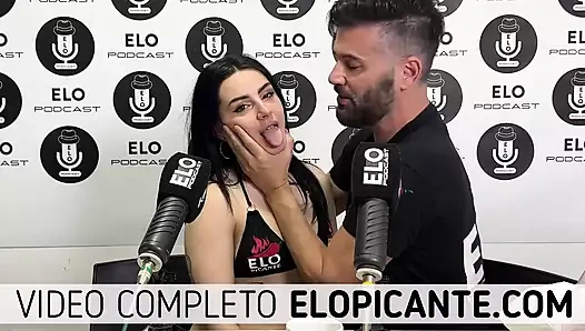 ALMENDRA ELO PODCAST'IN KREMINI YUTUYOR