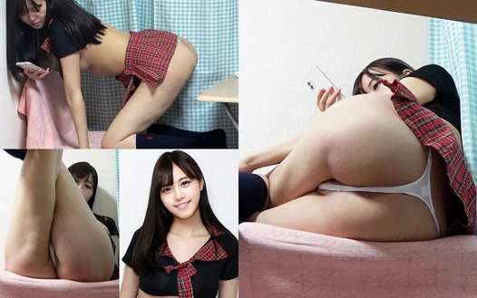 Mini etekli, bacaklı, tonglu iç çamaşırı, kısa öğrenci üniforması ve Japon okul kızını bir masanın altından izlemek