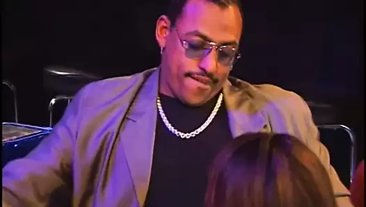 Abanoz sürtük alır bir kalın horoz yukarı ona sıkı kedi ve tadı jizz