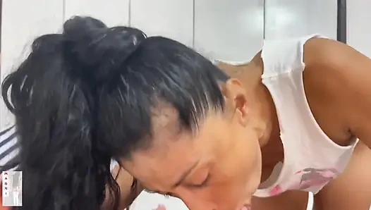 Üvey anne ev ödevi yardımı için üvey oğluna sakso çekiyor