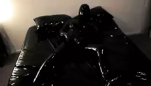 Lateks catsuit ve levha