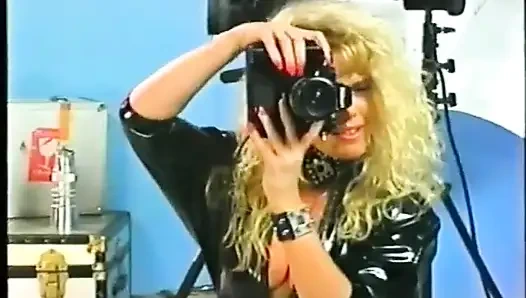 Electric Blue 43: büyük memeli sorun