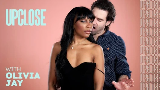 Yakın çekim - muhteşem Olivia Jay yarın yokmuş gibi Ken'in yarağına yoğun bir şekilde biniyor