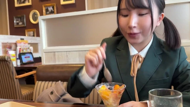 Короткая, красивая девушка с невинным лицом попросила совета. Стала слютье после траха с мужиком, которого она только что встретила 2