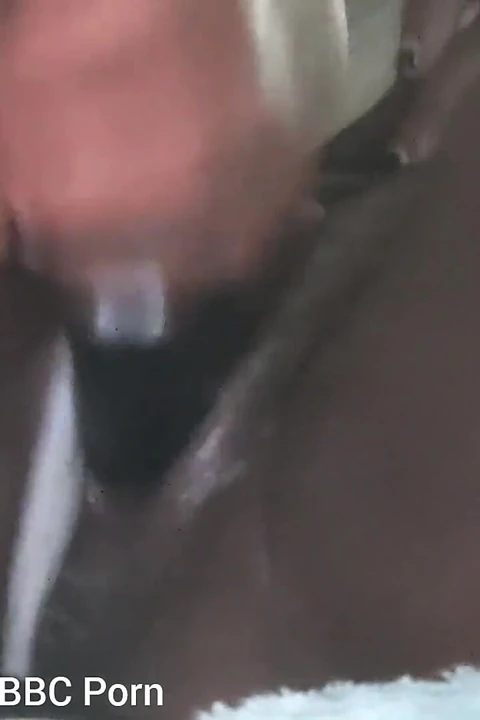 Büyük dildoyla amımı sikiyorum sert inliyor