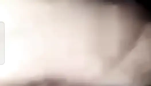 Sakso yüksek sınıf Delhili kız görüntülü görüşme sakso çekiyor.