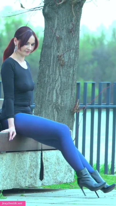 Kıyafetleri içinde bile beni azdırıyor. Tam video sadece JenySmith.net