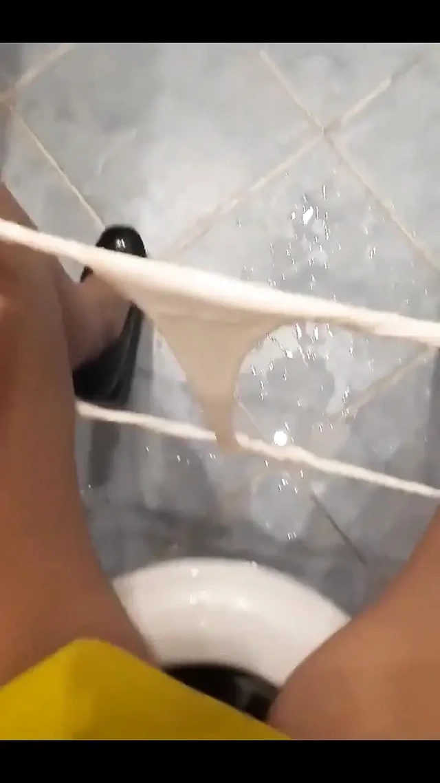 Bugün işeme fırsatım olmadı, bu yüzden imy mesane patlıyor