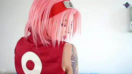 Sakura göt deliğine boşaltıyor ve amının içine boşalıyor