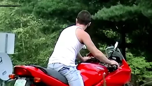 Asılı genç amatör gage winchester cums süre Mastürbasyon