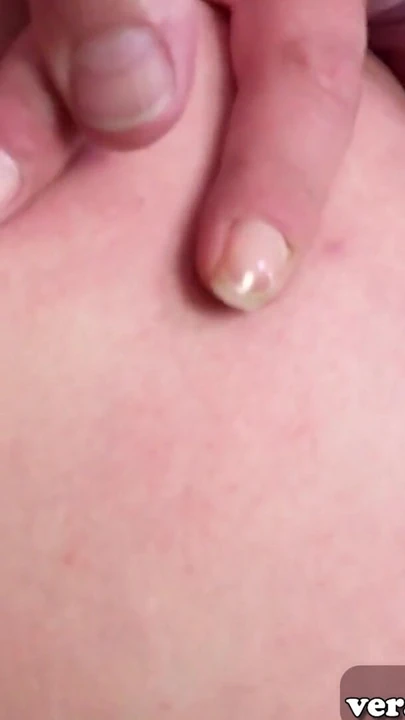 Обязательный для просмотра момент от "Худенькую милфу-блондинку по соседству сняли в машине для анального секс-свидания"