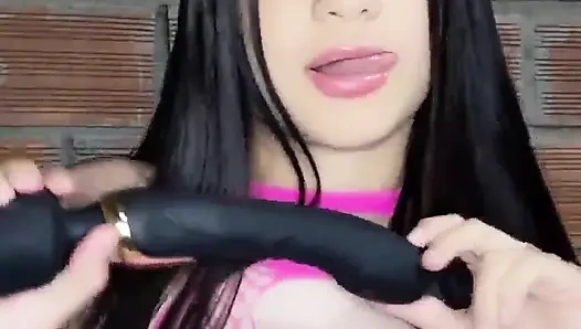Orgazm olana kadar üvey kız kardeşinin klitorisini ve vajinasını ovuyor