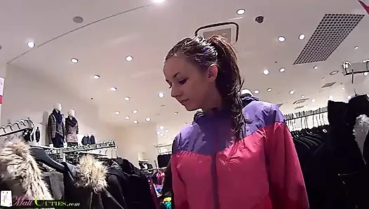 Harika göğüslü peti sert sikiliyor