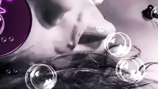 Milyonlarca baloncuk gibi yüzer