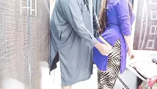 Hintli ev hanımı terzi tarafından sikiliyor - çok ateşli, net ses