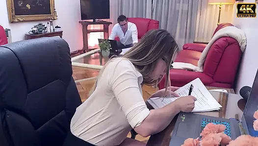 Doktor sıkı göt deliğini parçalıyor