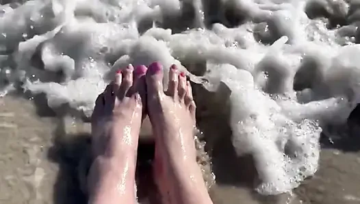 16 ayak ve bacak büyüklüğünde dalgalar çarpıyor