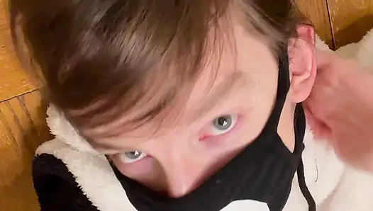 Sevimli çoraplı twink mastürbasyon yapıyor