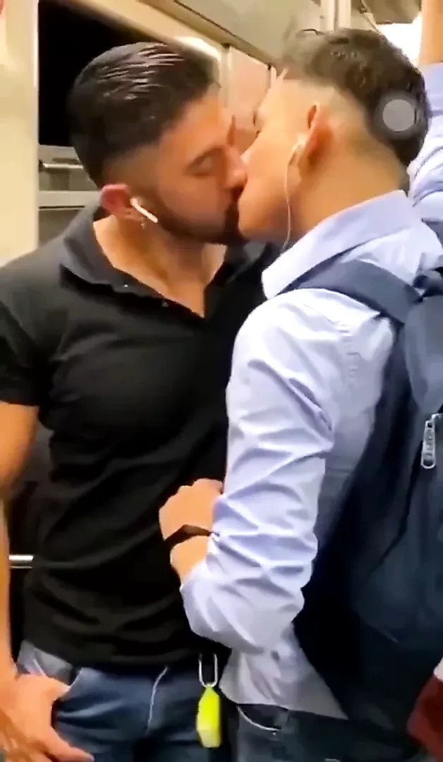 cdmx metroda öpüşme