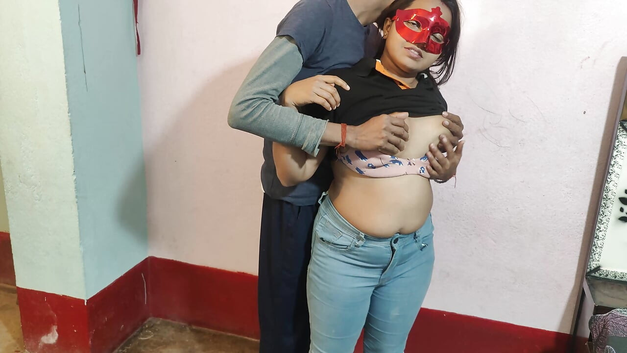 Susamış üvey babasının amından önce götünü sert sikiyor