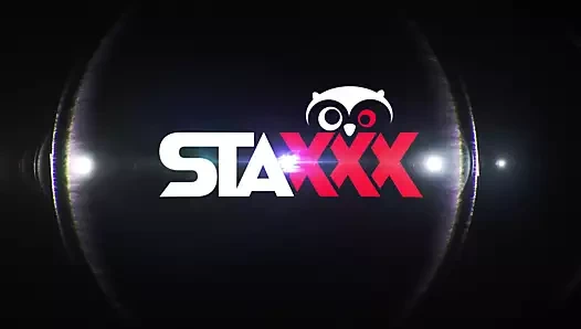 Doğal olarak busty esmer milf istiyor onun boşalmak