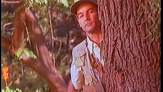 Sarışın esmerin yüzüne oturuyor ve amını yalayabilir