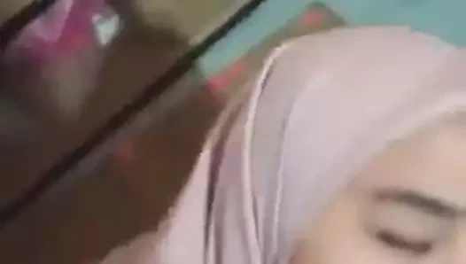 Tesettürlü oral seks