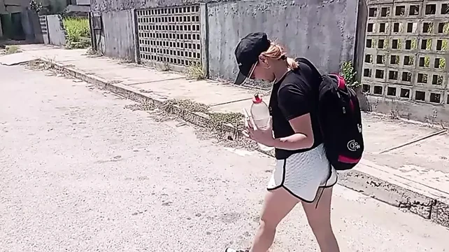 Koçumu baştan çıkarıyorum ve o beni sikiyor