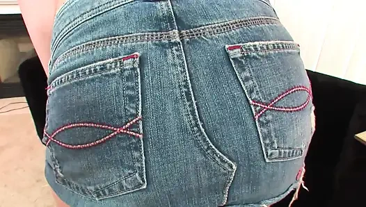 Genç edepsiz bir kızın ağzı ve vücudu için ateşli ırklararası darbe!