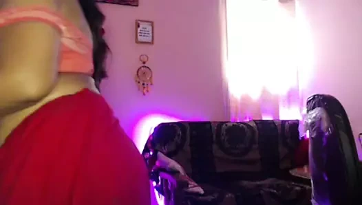 Ateşli seksi göğüsler okşuyor