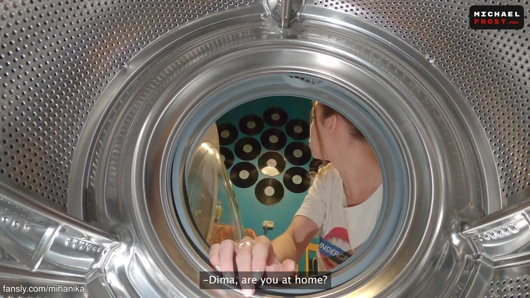 Yardım et, üvey kardeşim! sıkıştım!