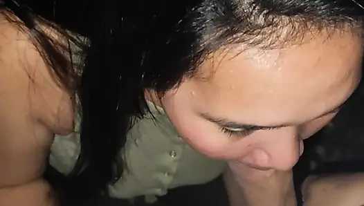 PINAY ORTA YAŞLı SEKSI KADıN ILE GECENIN ORTASıNDA AÇıK HAVADA SIKIŞIYOR