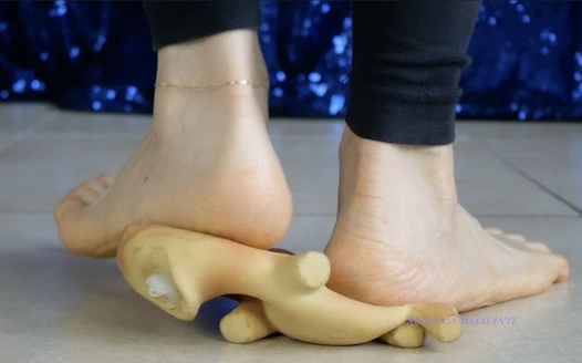 Asmr crush çıplak topuk: piglet