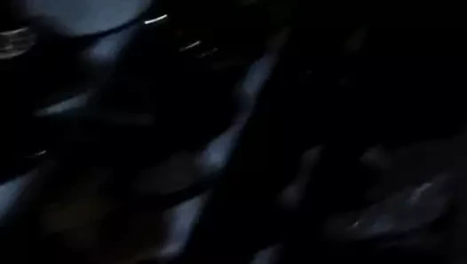 Chennai teyze göğüsler preslenmiş ve ayakkabı mağazası bölümünde parmaklı:2