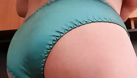 Yeşil naylon ve dantelli külot ve sutyen